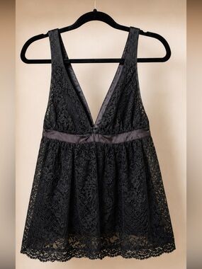 Tuckernuck Black Floral Lace Babydoll Top Deep V Neck NWT Large